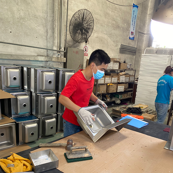 廚房水槽臺(tái)下盆