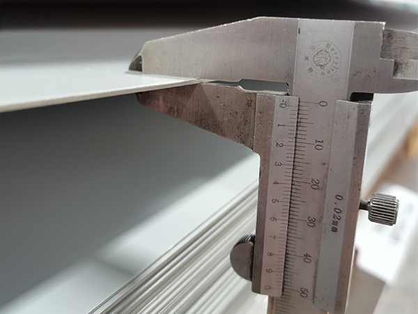 廚房水槽臺下盆