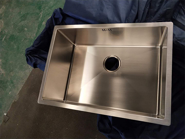 廚房水槽臺下盆