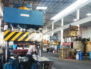 大型生產(chǎn)設(shè)備